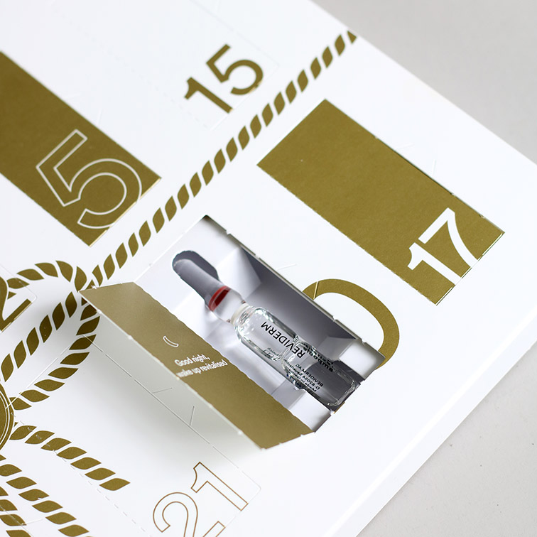 Adventskalender mit Türchen